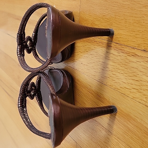 Excellent Condition Bandolino sandals size 8.5, 4" heel, brown - Picture 3 of 5
